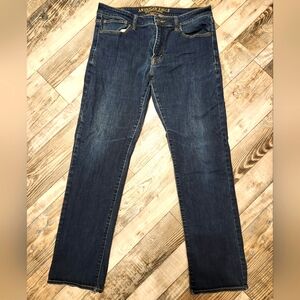 AMERICAN EAGLE ACTIVE FLEX ORIGINAL STRAIGHT JEANS (MEN'S) 33 X 32